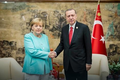 Merkel i Erdogan saglasni: Rusija ima odgovornost da smiri Siriju